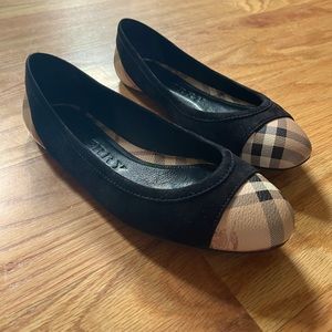 Burberry black suede ballet flats with Nova check canvas cap